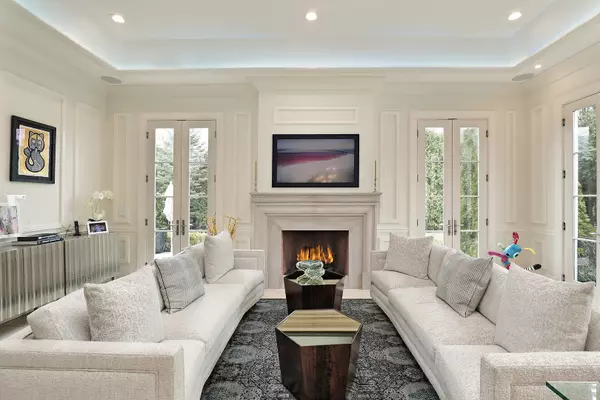 Winnetka, IL 60093,977 Sheridan Road