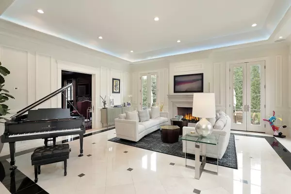 Winnetka, IL 60093,977 Sheridan Road