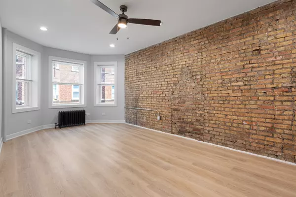 Chicago, IL 60645,7381 N Damen Avenue #3E