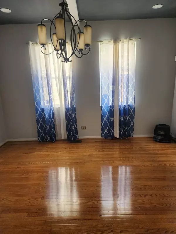 Chicago, IL 60651,5807 W Walton Street