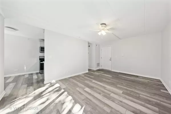 Westmont, IL 60559,515 N Cass Avenue #2G
