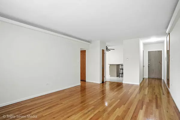 Skokie, IL 60077,9207 Skokie Boulevard #306