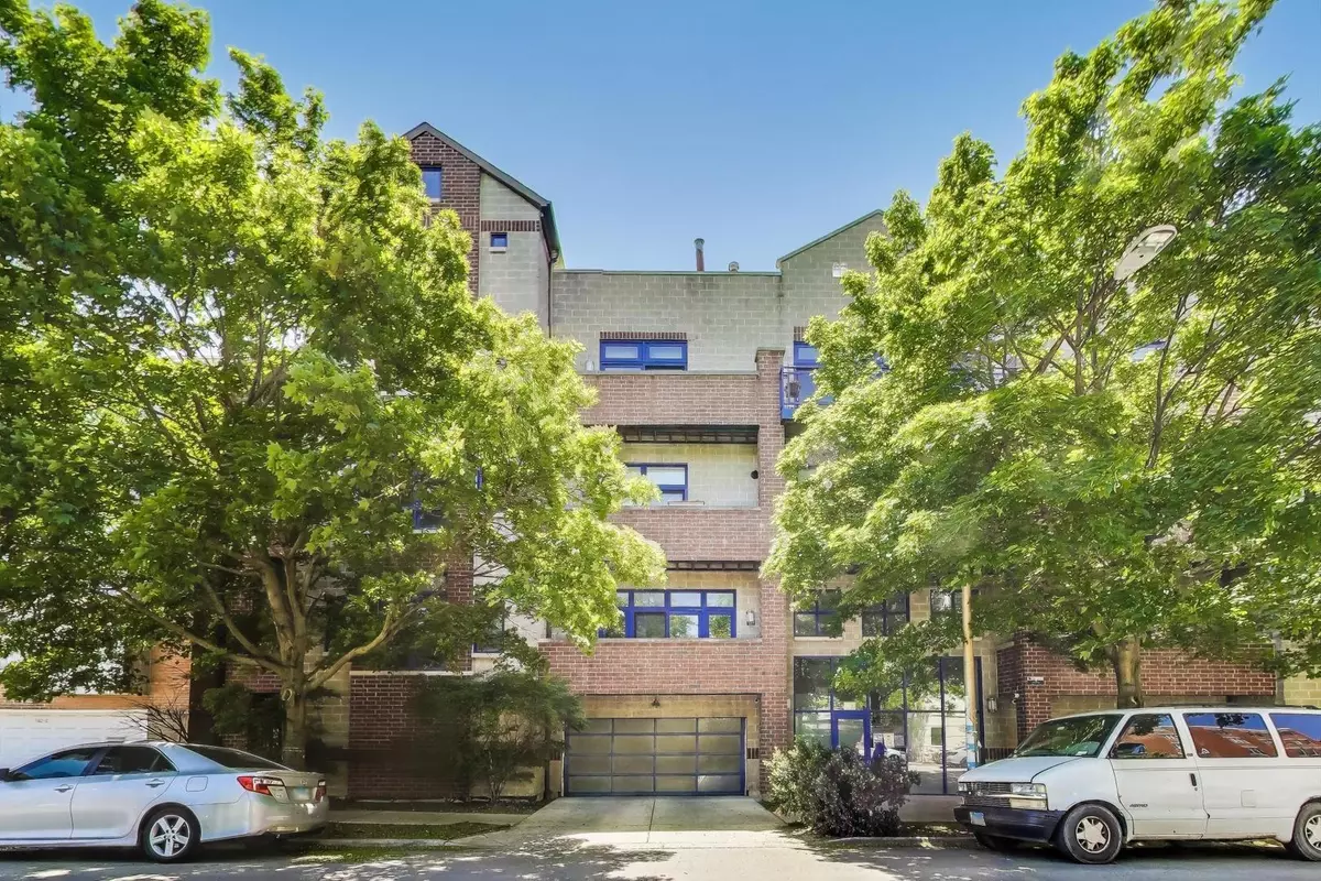 Chicago, IL 60647,2251 W Saint Paul Avenue #2D