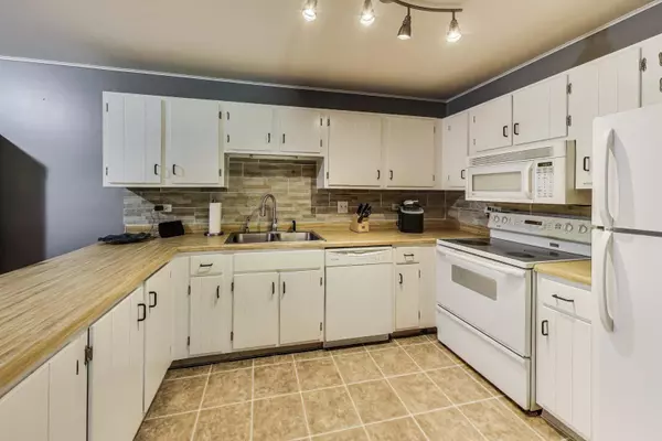 Crystal Lake, IL 60014,963 Golf Course Road #3