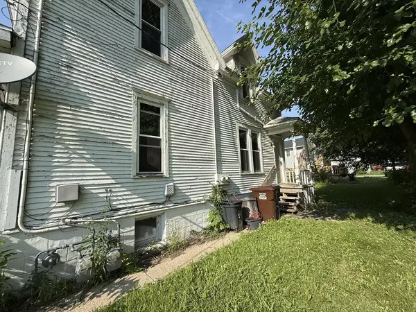 Rockford, IL 61104,906 S 5th Street