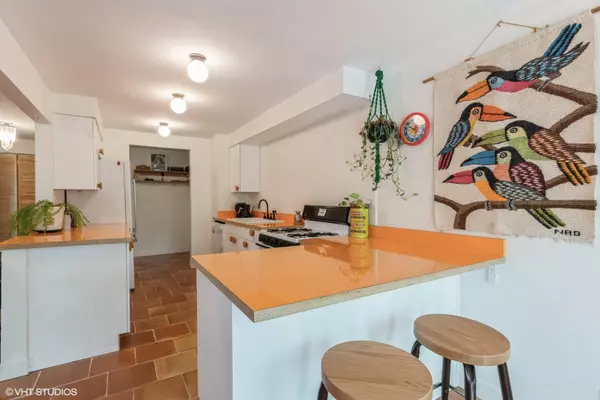 Chicago, IL 60626,1600 W Chase Avenue #3B