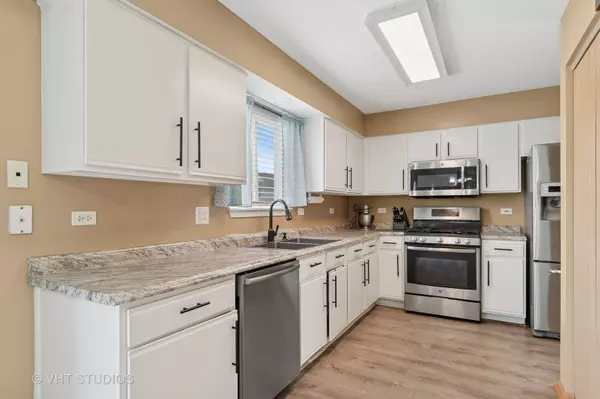 Aurora, IL 60503,2477 Smithfield Court