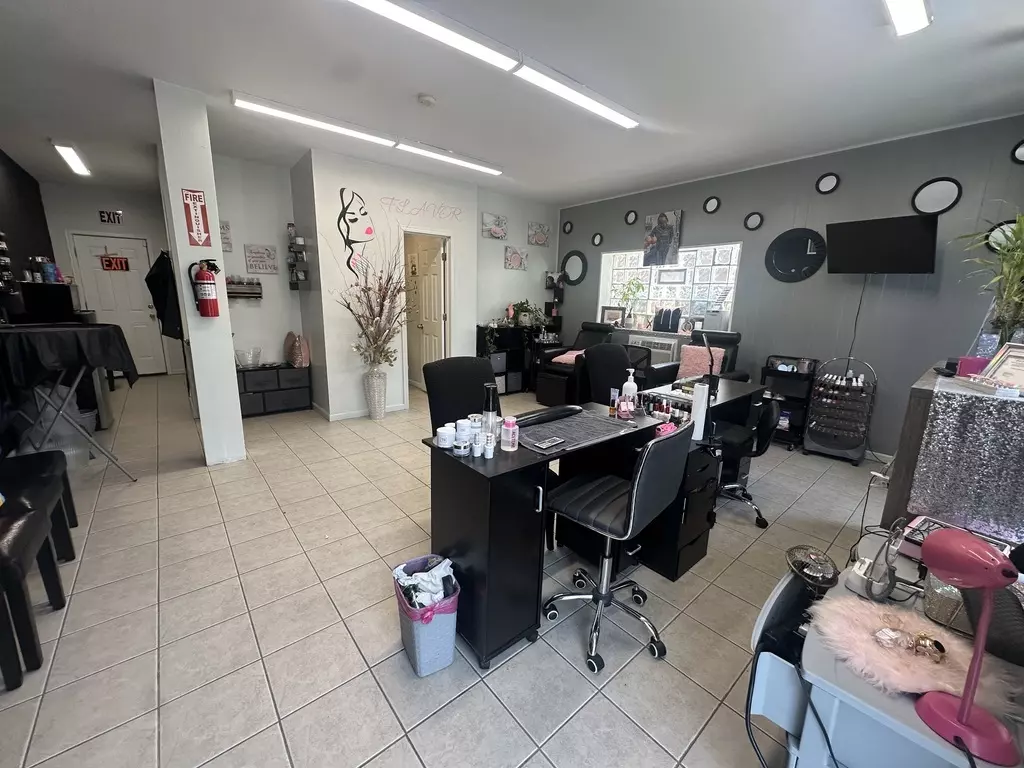 Chicago, IL 60639,5657 W Fullerton Avenue