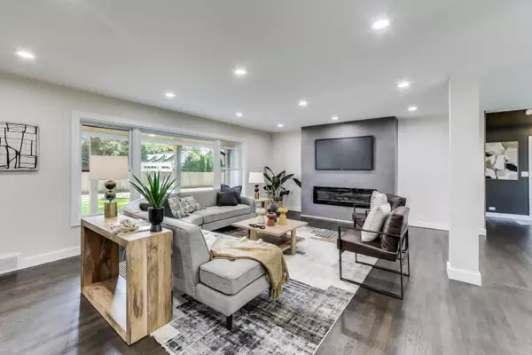 Western Springs, IL 60558,4940 Wolf Road