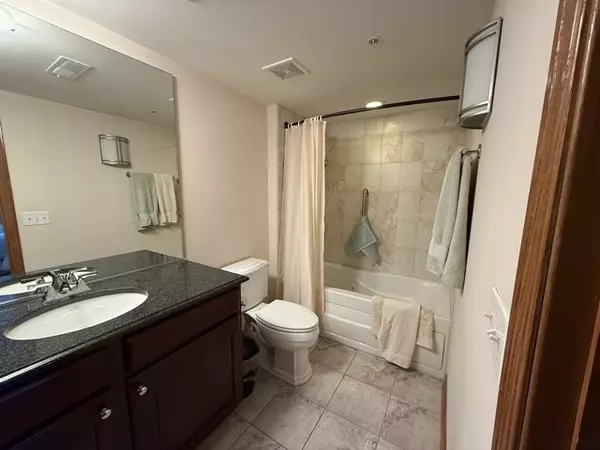 Harwood Heights, IL 60706,4833 N Olcott Avenue #512