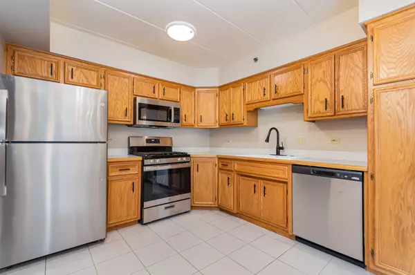 Chicago Ridge, IL 60415,10238 Southwest Highway #2C