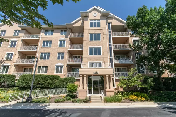 1705 Pavillion Way #303, Park Ridge, IL 60068