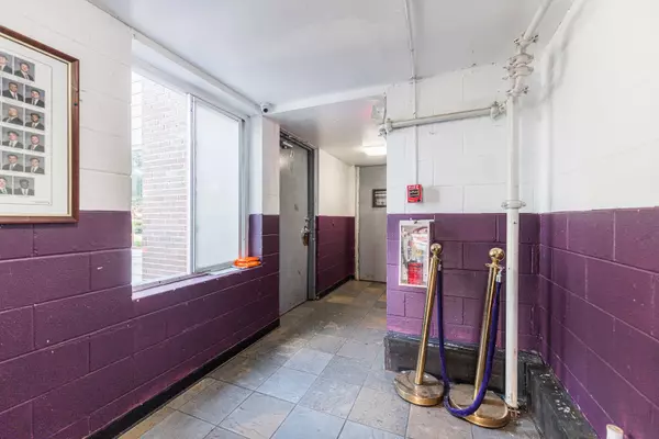 Dekalb, IL 60115,919 Greenbrier Road