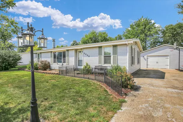 Mahomet, IL 61853,2208 Mallard Drive