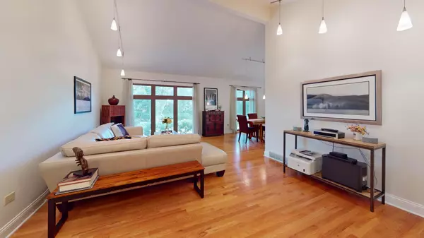 Arlington Heights, IL 60004,3229 N Volz E Drive