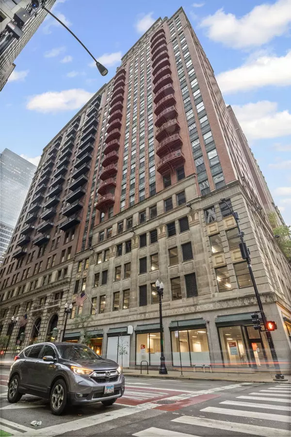208 W Washington Street #602, Chicago, IL 60606