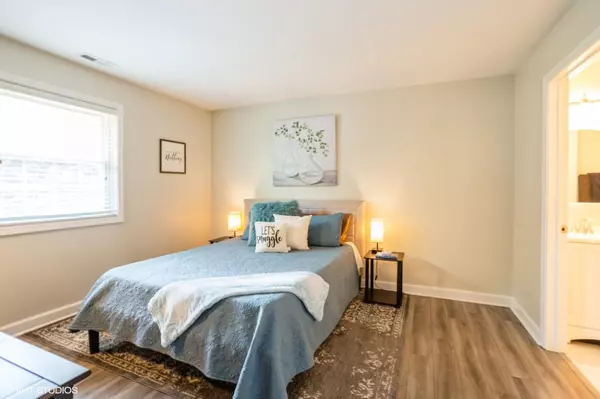 Streamwood, IL 60107,3 N Victoria Lane #A