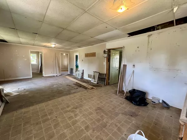 Findlay, IL 62534,301 S Bates Street