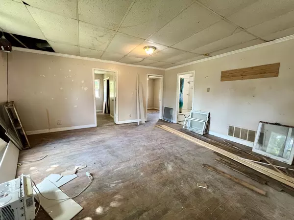 Findlay, IL 62534,301 S Bates Street