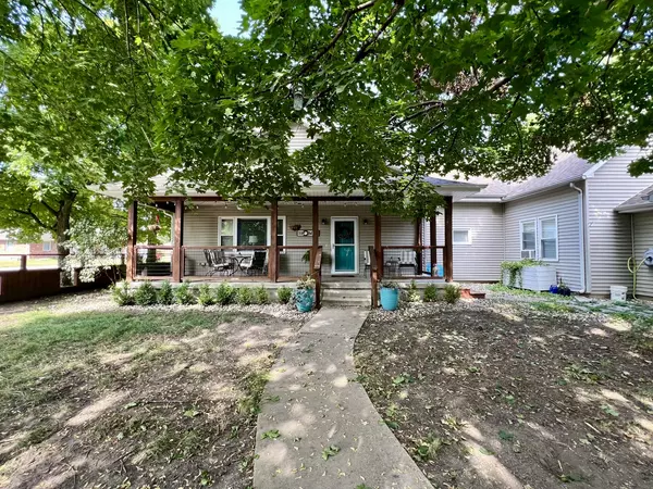 Arcola, IL 61910,617 E Main Street