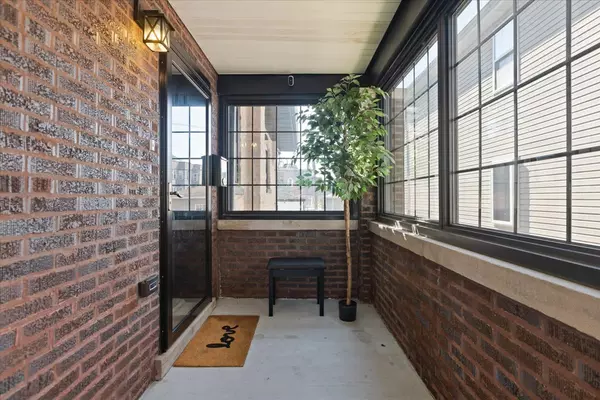 Chicago, IL 60649,7440 S Oglesby Avenue