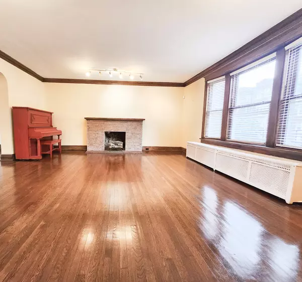 Chicago, IL 60649,7225 S Yates Boulevard