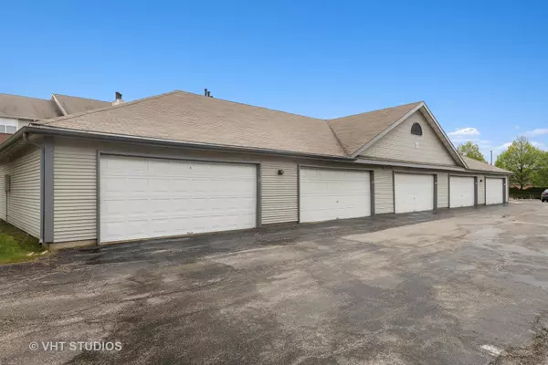 Wheaton, IL 60189,30 Sterling Circle #201