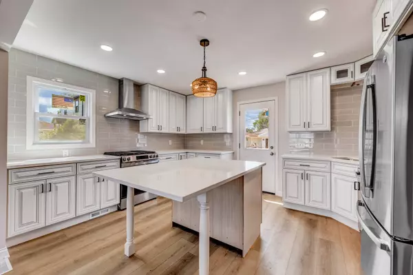 Bellwood, IL 60104,512 Englewood Avenue