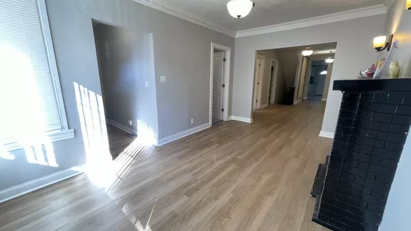 Chicago, IL 60637,6511 S Vernon Avenue