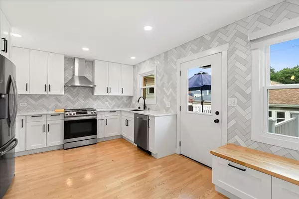 Chicago, IL 60618,3634 N Mozart Street