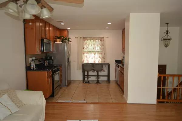 Streamwood, IL 60107,208 Judy Lane