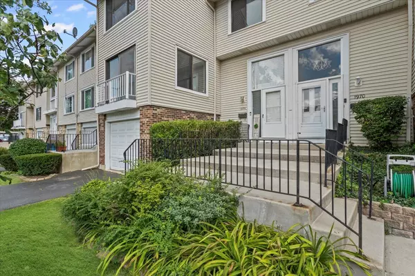 Downers Grove, IL 60516,1974 Loomes Avenue