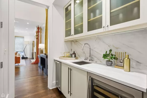 Chicago, IL 60622,1838 N WOLCOTT Avenue