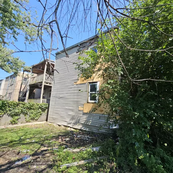 Chicago, IL 60651,906 N LAVERGNE Avenue