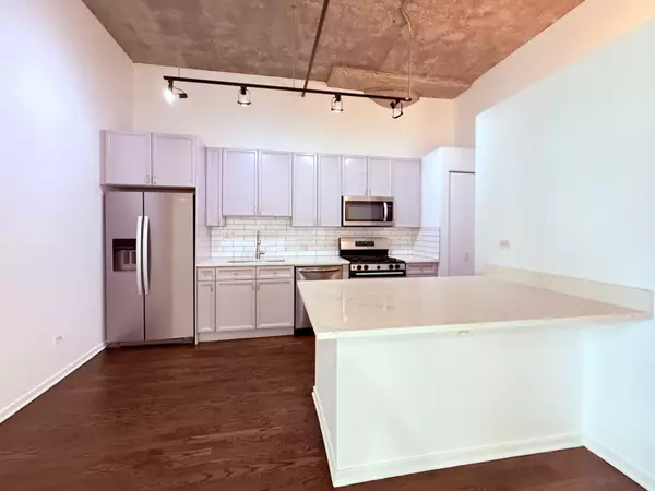 Chicago, IL 60610,900 N KINGSBURY Street #835