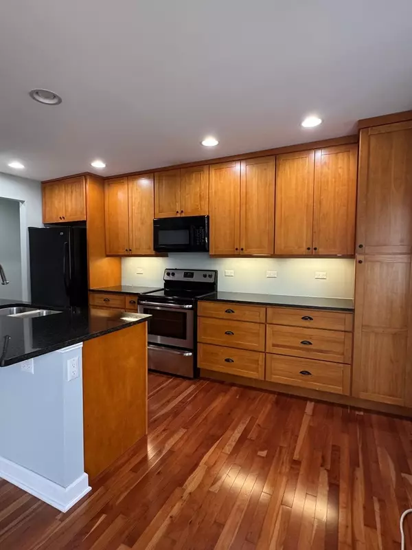 West Dundee, IL 60118,717 Strom Drive #3A