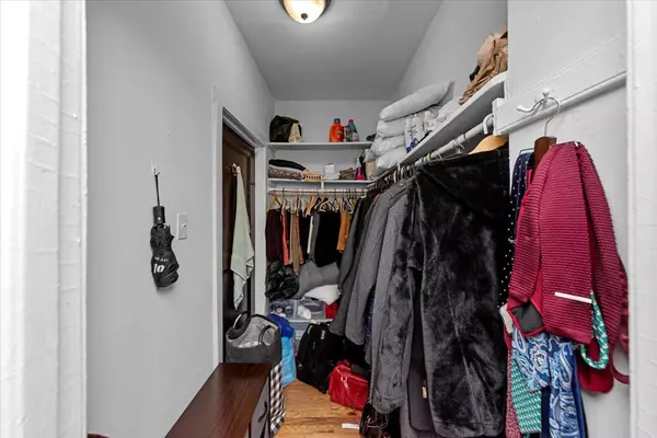 Chicago, IL 60657,3449 N Elaine Place #305