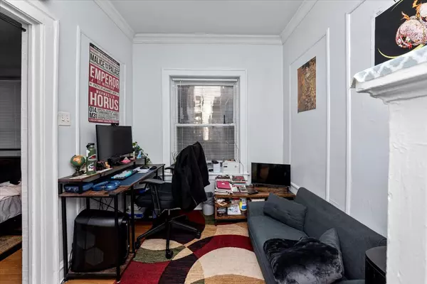 Chicago, IL 60657,3449 N Elaine Place #305