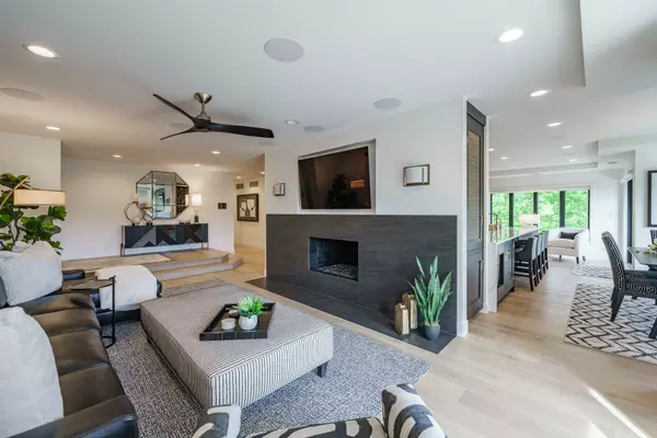 Oak Brook, IL 60523,3 Oak Brook Club Drive #E307