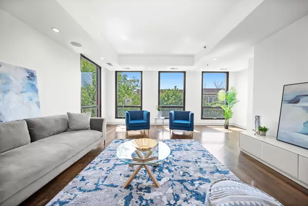 Chicago, IL 60657,550 W Wellington Avenue #3E