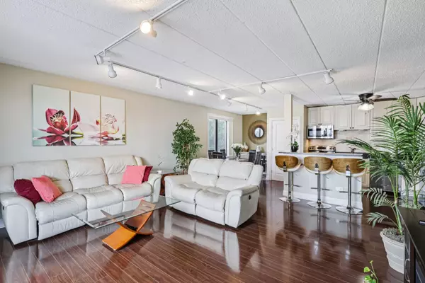 Niles, IL 60714,9074 W Terrace Drive #4A