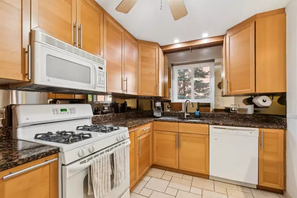 Des Plaines, IL 60016,1650 MILL Street #206