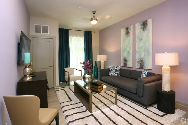 Schaumburg, IL 60173,690 E Algonquin Road #3103