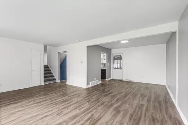 West Chicago, IL 60185,27W050 Hickory Lane