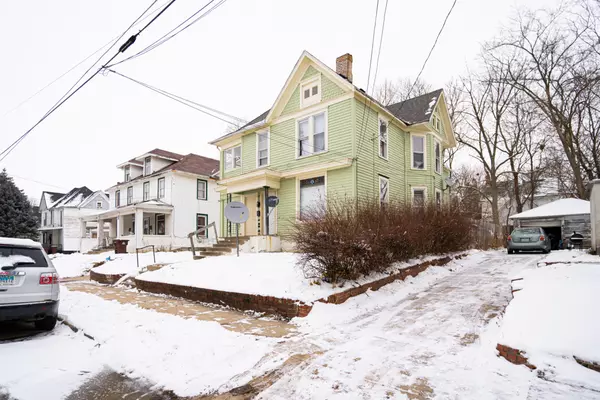 Freeport, IL 61032,821-823 S Carroll Avenue