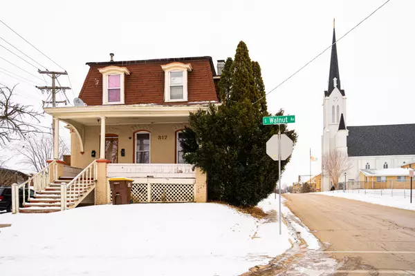 317 S Walnut Avenue, Freeport, IL 61032