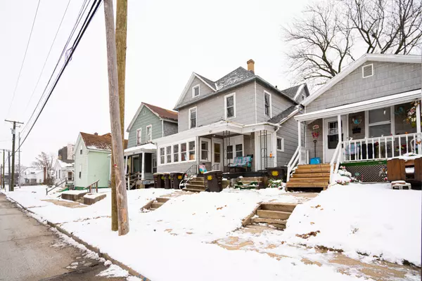 Freeport, IL 61032,321-323 W Clark Street