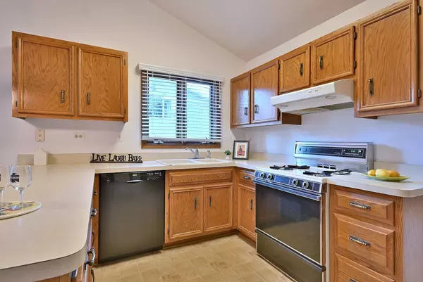 Bloomingdale, IL 60108,227 Royal Lane