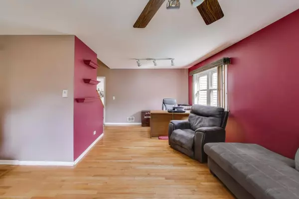 Gurnee, IL 60031,5370 Sequoia Court