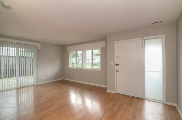 Hanover Park, IL 60133,6035 Kit Carson Drive #16-1